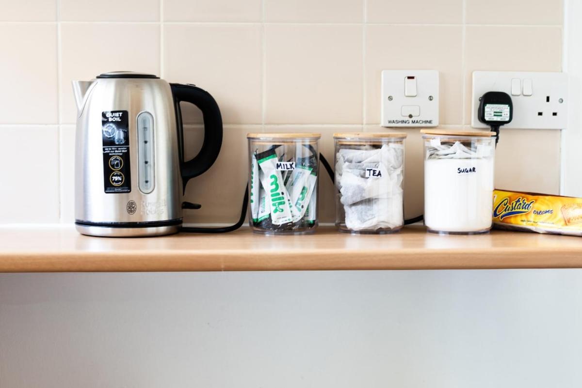 Appartamento Luxury 4beds West London-mobilerateoffers-zone1-family-tourist-weekly-wifi-sleeps7-netflix!