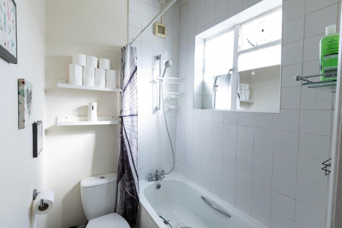 Luxury 4beds West London-mobilerateoffers-zone1-family-tourist-weekly-wifi-sleeps7-netflix! Appartamento
