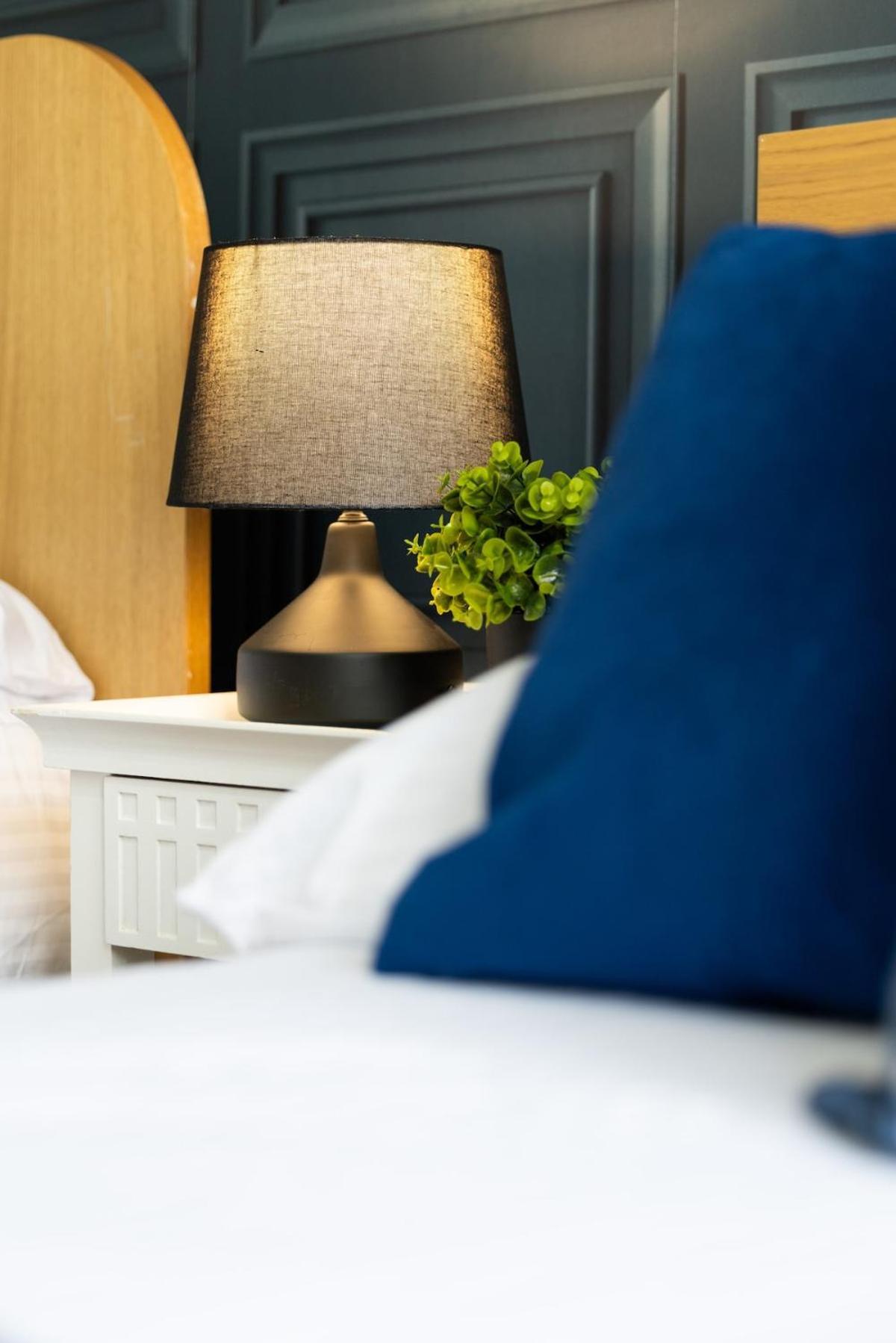 Appartamento Luxury 4beds West London-mobilerateoffers-zone1-family-tourist-weekly-wifi-sleeps7-netflix! *