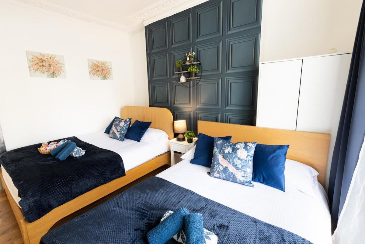 Luxury 4beds West London-mobilerateoffers-zone1-family-tourist-weekly-wifi-sleeps7-netflix! Apartment *